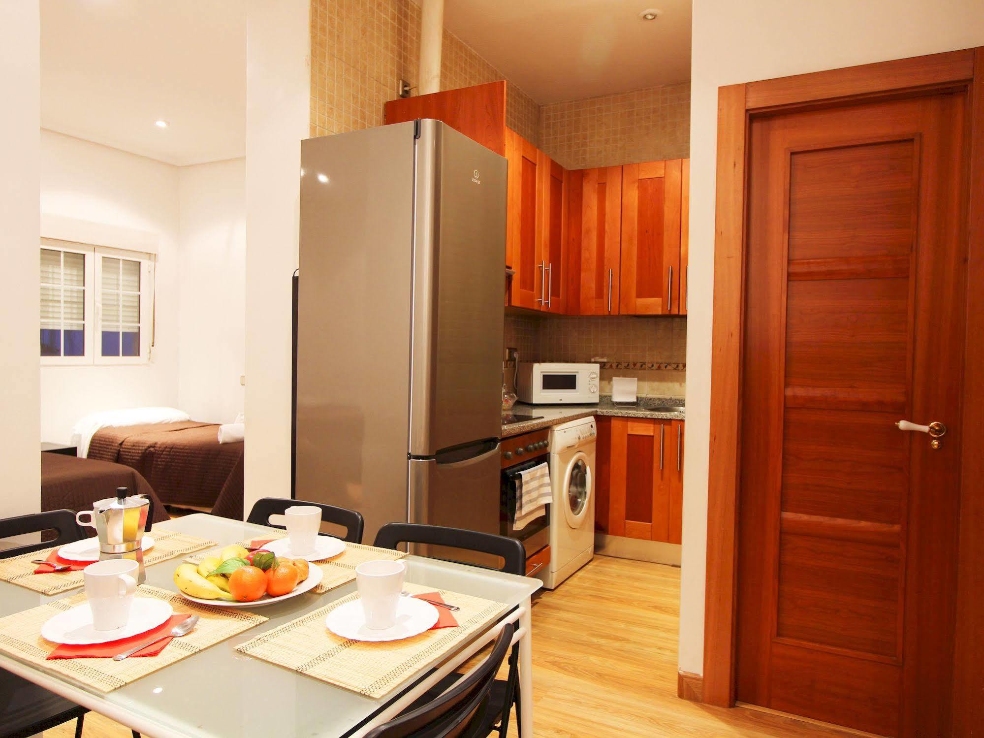 Apartamentos Good Stay Prado Мадрид Екстер'єр фото