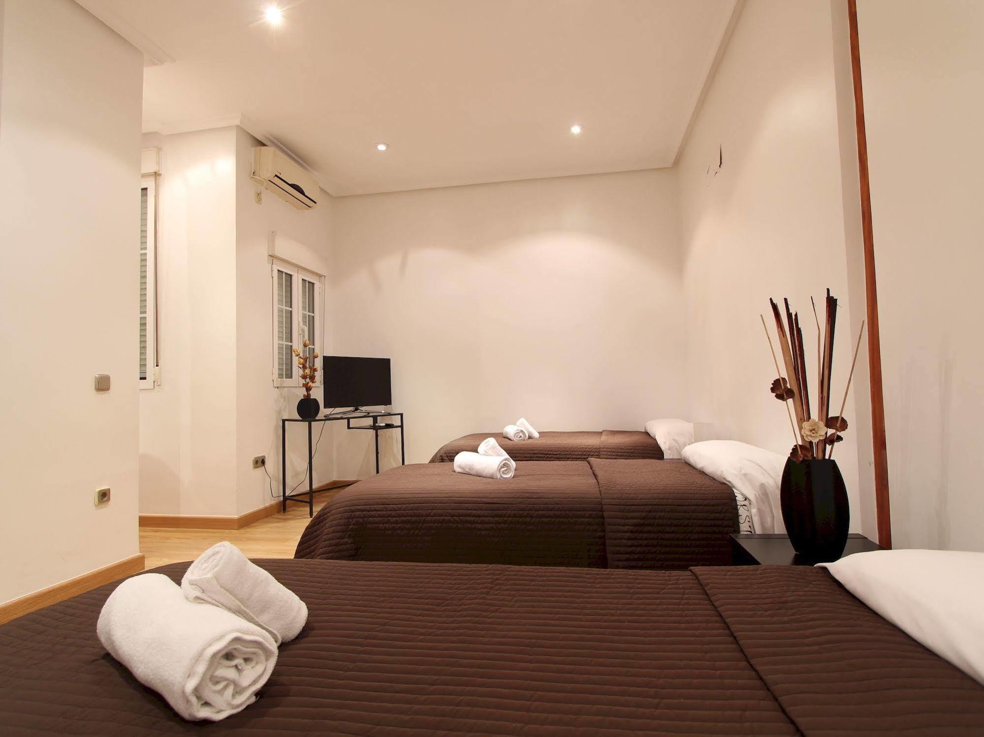 Apartamentos Good Stay Prado Мадрид Екстер'єр фото