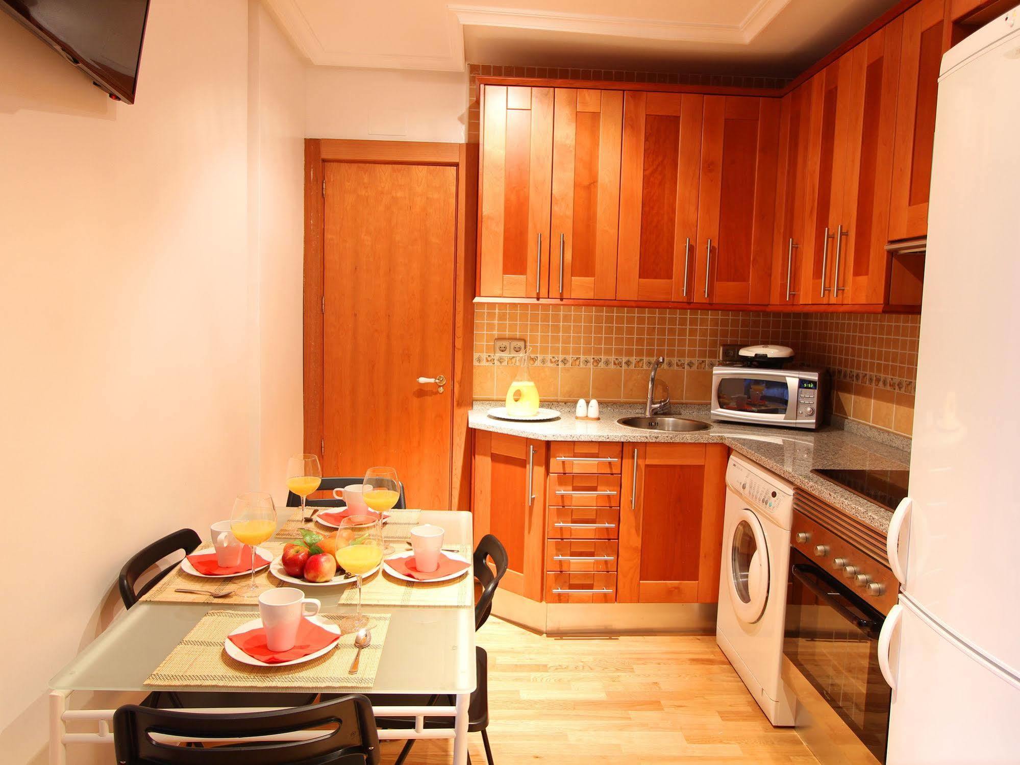Apartamentos Good Stay Prado Мадрид Екстер'єр фото
